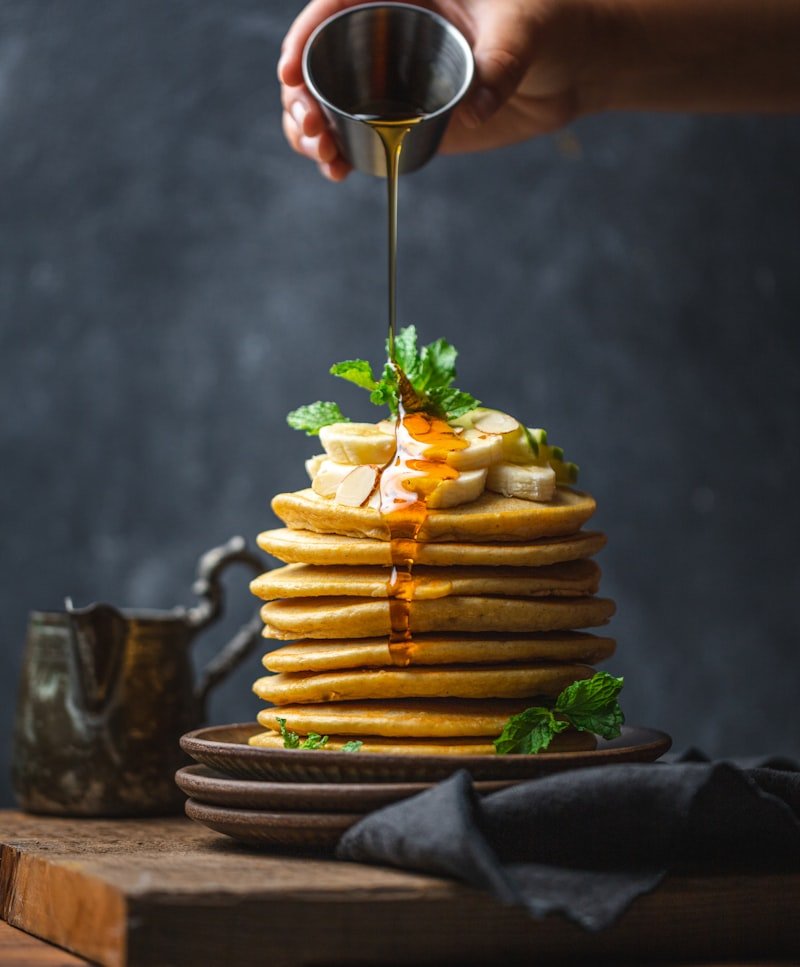 Crispy pancakes with syrup